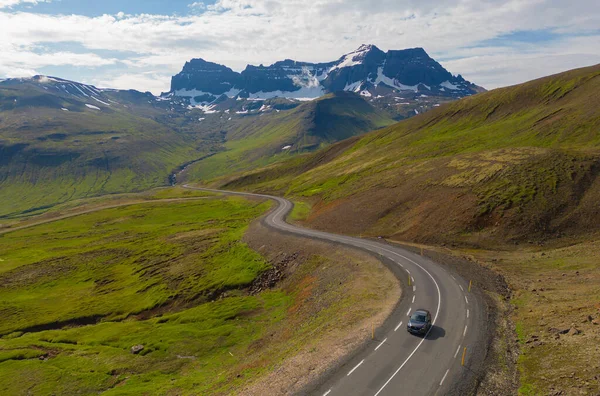 夏季冰岛岛屿上高山的空中俯瞰 欧洲山丘 自然景观背景 — 图库照片