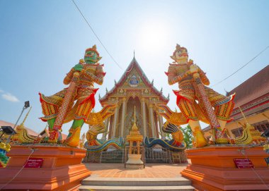 Isan pagoda, Tayland 'ın başkenti Bangkok yakınlarındaki bir Budist tapınağıdır. Tayland mimarisi arka planı. Turistik bölge simgesi.