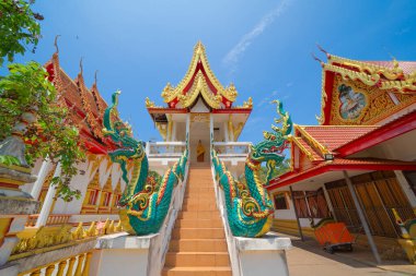 Isan pagoda, Tayland 'ın başkenti Bangkok yakınlarındaki bir Budist tapınağıdır. Tayland mimarisi arka planı. Turistik bölge simgesi.