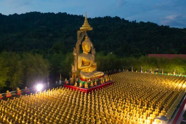 Phuttha Utthayan Makha Bucha Anusorn, Budizm Anıt Parkı, Nakhon Nayok, Tayland pagoda, Tayland 'ın başkenti Bangkok yakınlarındaki bir Budist tapınağıdır. Turistik bölge simgesi.