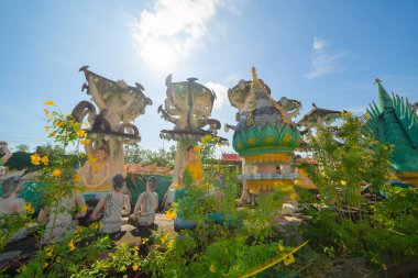 Clay Pots Tapınağı. Isan pagoda, Tayland 'ın Roi Et kenti yakınlarında bulunan bir Budist tapınağıdır. Tayland mimarisi arka planı. Turistik bölge simgesi.