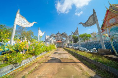 Clay Pots Tapınağı. Isan pagoda, Tayland 'ın Roi Et kenti yakınlarında bulunan bir Budist tapınağıdır. Tayland mimarisi arka planı. Turistik bölge simgesi.