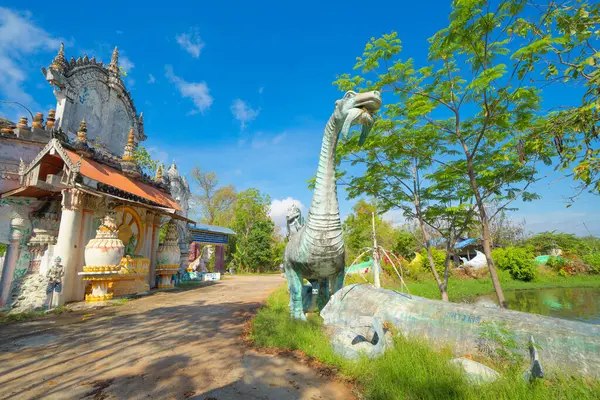 Clay Pots神殿伊桑塔 Isan Pagoda 是泰国城市罗伊特附近的一座佛教寺庙 泰国建筑景观背景 旅游景点地标 — 图库照片