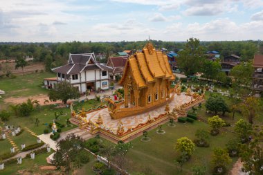 Wat Nong Hu Ling, Maha Sarakham, Isan Tapınağı. Pagoda, Tayland 'ın başkenti Tayland' da bir Budist tapınağıdır. Tayland mimarisi arka planı. Turistik bölge simgesi.
