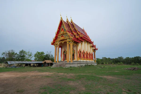 华农胡玲 摩哈撒拉罕 伊桑寺 这座塔是泰国城市城镇的一座佛教寺庙 泰国建筑景观背景 旅游景点地标 — 图库照片