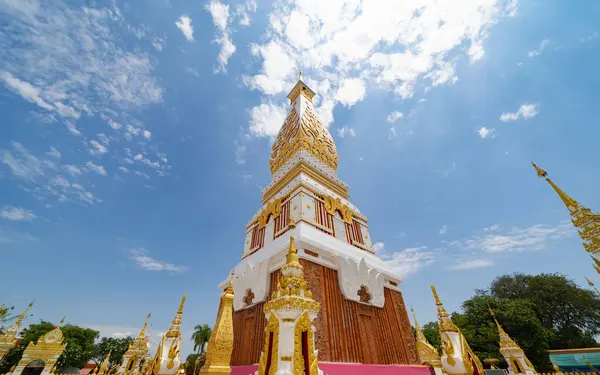 Ват Пхрат Фаном Накхонфаном Храмом Исан Пагода Является Буддийским Храмом — стоковое фото