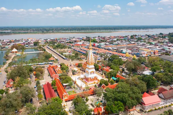 Phrathat Phanom Phanom Isan 교도소는 태국의 마을에있는 사원입니다 배경입니다 랜드마크 — 스톡 사진