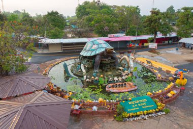 Praya Tao Ngoi kaplumbağası, Sakon Nakhon, Tayland. Şehir simgesi turizm merkezi.