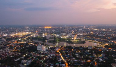 Udon Thani 'nin hava manzarası, yerleşim yerlerinin çatıları. Yukarıdan kentsel konut geliştirme. Üst Manzara. Kalasin 'de gayrimenkul, Isan şehri, Tayland. Gayrimenkul.