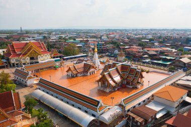 Isan pagoda, Tayland 'ın başkenti Bangkok yakınlarındaki bir Budist tapınağıdır. Tayland mimarisi arka planı. Turistik bölge simgesi.