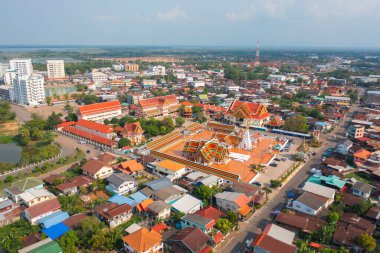 Isan pagoda, Tayland 'ın başkenti Bangkok yakınlarındaki bir Budist tapınağıdır. Tayland mimarisi arka planı. Turistik bölge simgesi.