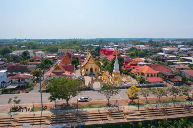 Isan pagoda, Tayland 'ın başkenti Bangkok yakınlarındaki bir Budist tapınağıdır. Tayland mimarisi arka planı. Turistik bölge simgesi.