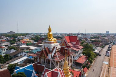 Isan pagoda, Tayland 'ın başkenti Bangkok yakınlarındaki bir Budist tapınağıdır. Tayland mimarisi arka planı. Turistik bölge simgesi.