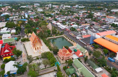 Isan pagoda, Tayland 'ın başkenti Bangkok yakınlarındaki bir Budist tapınağıdır. Tayland mimarisi arka planı. Turistik bölge simgesi.