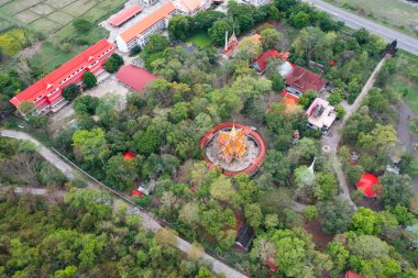 Isan pagoda, Tayland 'ın başkenti Bangkok yakınlarındaki bir Budist tapınağıdır. Tayland mimarisi arka planı. Turistik bölge simgesi.