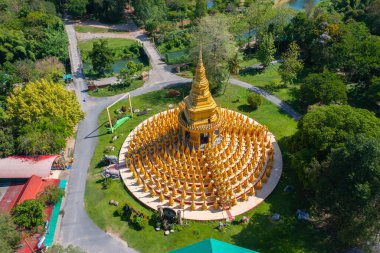 Wat Pa Sawang Bun pagoda, Tayland 'ın Saraburi şehrinde bir Budist tapınağıdır. Tayland mimarisi arka planı. Turistik bölge simgesi.