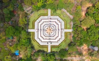 Wat Prachakom Wanaram (Wat Phakoong) Tayland 'ın başkenti Roi et' de bir Budist tapınağıdır. Tayland mimarisi arka planı. Turistik bölge simgesi.