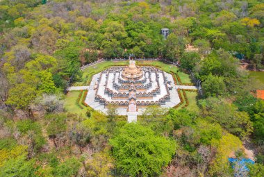 Wat Prachakom Wanaram (Wat Phakoong) Tayland 'ın başkenti Roi et' de bir Budist tapınağıdır. Tayland mimarisi arka planı. Turistik bölge simgesi.