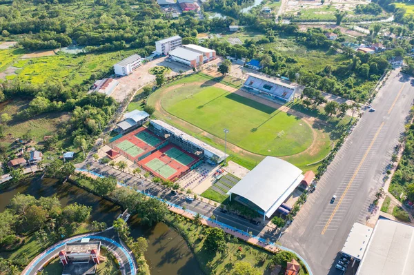 Letecký Pohled Fotbalové Hřiště Národní Stadion Univerzitními Nebo Univerzitními Budovami — Stock fotografie