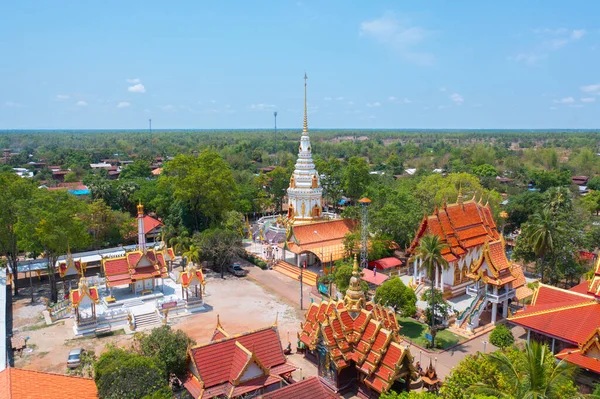 イサンパゴダの空中ビューは タイの都市都市都市バンコク近くの仏教寺院です タイの建築背景 観光名所ランドマーク — ストック写真