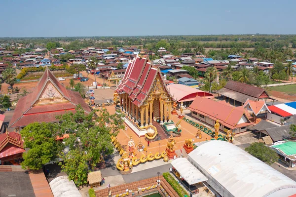 イサンパゴダの空中ビューは タイの都市都市都市バンコク近くの仏教寺院です タイの建築背景 観光名所ランドマーク — ストック写真