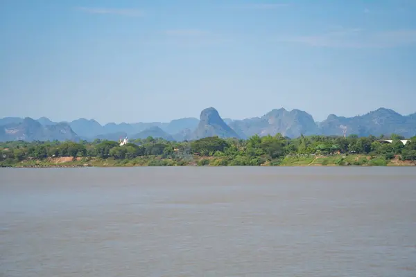 Luftudsigt Mekong Floden Med Grøn Bjergbakke Naturlandskab Baggrund Ubon Ratchathani - Stock-foto