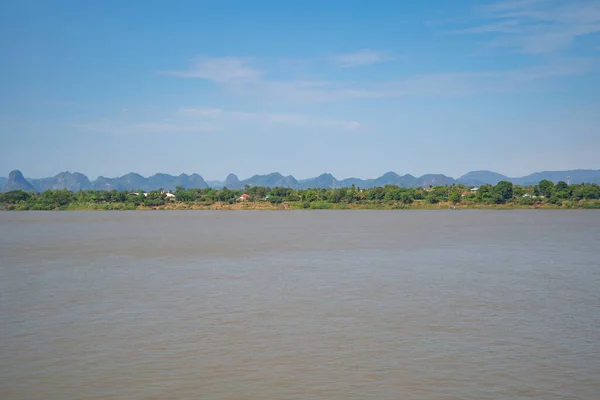 Luchtfoto Van Mekong Rivier Met Groene Berg Heuvel Natuur Landschap — Stockfoto