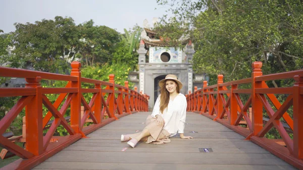Portrait Asian Vietnamese Woman Travel Red Bridge Public Park Garden — Stock Photo, Image