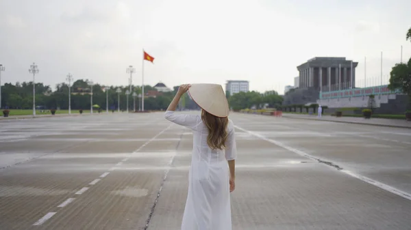 Portrait Asian Vietnamese Woman Vietnam Dress Straw Hat Travel Chi — Stock Photo, Image