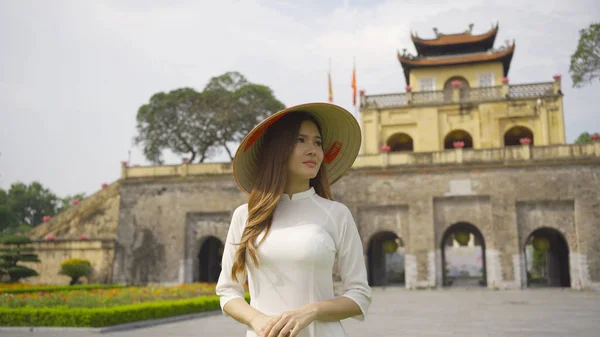 Portrait Asian Vietnamese Woman Vietnam Dress Straw Hat Travel Imperial — Stock Photo, Image