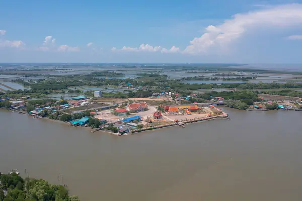 与渔民 城市村镇 湖泊或河流在运河中的渔网鸟瞰全景 泰国Songkhla Pak Pha的自然景观渔业和渔业工具 水产养殖 — 图库照片