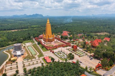 Wat Bang Thong, Krabi, Güney Tapınağı. Pagoda, Tayland 'ın başkenti Tayland' da bir Budist tapınağıdır. Tayland mimarisi arka planı. Turistik bölge simgesi.