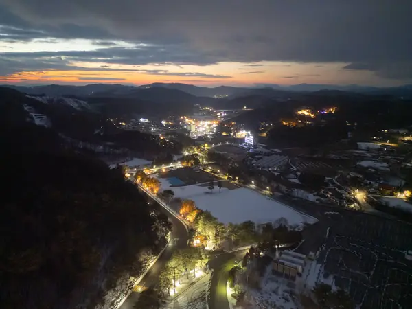 Luftaufnahme Des Skigebietes Mit Schneeberg Sportvergnügen Der Wintersaison — Stockfoto