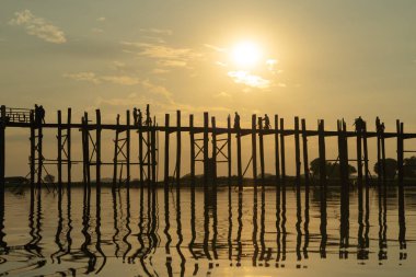 U Bein Köprüsü Göl, Tahta Köprü Mon Köyü, Myanmar veya Burma, Asya.