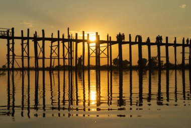 U Bein Köprüsü Göl, Tahta Köprü Mon Köyü, Myanmar veya Burma, Asya.