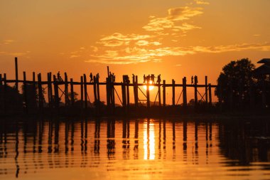 U Bein Köprüsü Göl, Tahta Köprü Mon Köyü, Myanmar veya Burma, Asya.
