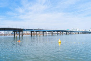 Seul Şehir Merkezi, River Lake Skyline, Güney Kore. Finansal bölge ve Asya 'nın akıllı kentsel kentindeki iş merkezleri. Gökdelen ve yüksek binalar.