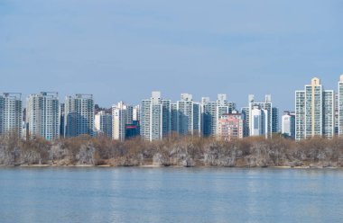 Seul Şehir Merkezi, River Lake Skyline, Güney Kore. Finansal bölge ve Asya 'nın akıllı kentsel kentindeki iş merkezleri. Gökdelen ve yüksek binalar.