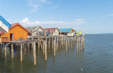 Koh Panyee, yüzen köy şehir evleri, göl denizi ya da nehir. Pak Pha, Phang Nga, Tayland 'da doğa balıkçılığı ve balıkçılık aletleri. Hayvancılık çiftçiliği.