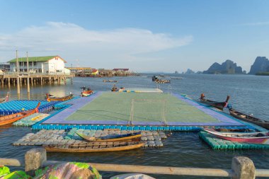 Koh Panyee, yüzen köy şehir evleri, göl denizi ya da nehir. Pak Pha, Phang Nga, Tayland 'da doğa balıkçılığı ve balıkçılık aletleri. Hayvancılık çiftçiliği.