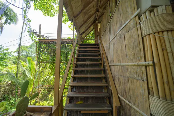 Doğal Ahşap Merdiven Duvarı Lath Hattı Düzenlenebilir Döşeme Deseni Yüzey — Stok fotoğraf