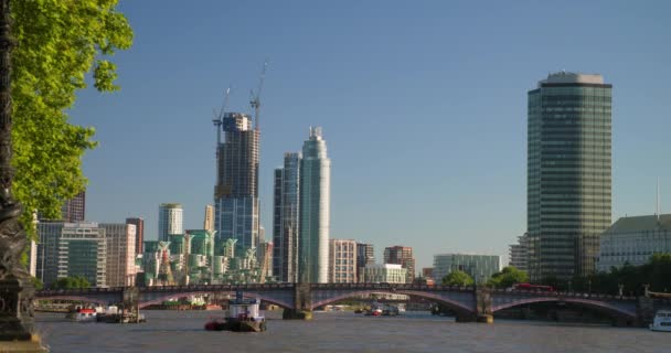City Skyline Лодками Реке Тамс Ламбридж Лондон Англия — стоковое видео