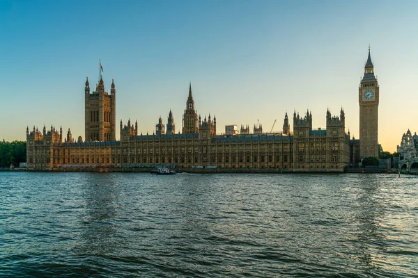 Parlamento Binaları Büyük Ben Westminster Köprüsü Thames Nehri Kıyısında Gün — Stok fotoğraf