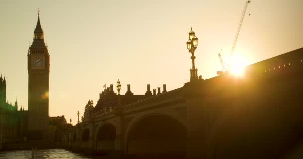 People Traffic Crossing Westminster Bridge Sunset Big Ben Houses Parliament — Vídeo de Stock