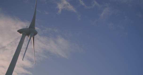 Wind Turbine Windmill Turning Blue Sky Clouds — Vídeo de stock