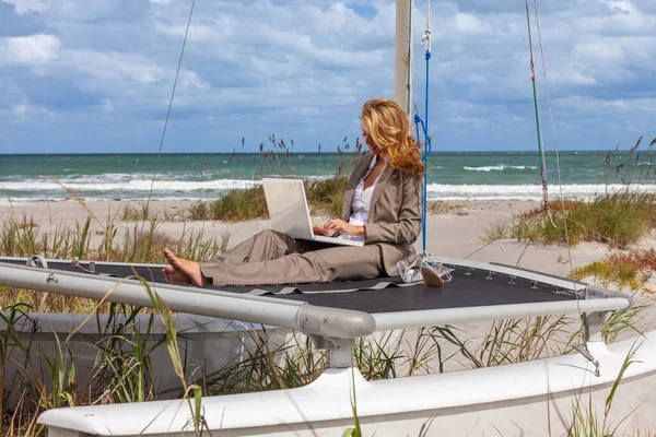 Beautiful Successful Young Woman Sitting Barefoot Deck Small Catamaran Sailing — Stock Photo, Image
