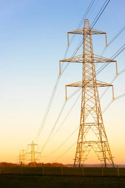 Elektryczne Pylony Sieci Narodowej Zachodzie Lub Wschodzie Słońca — Zdjęcie stockowe