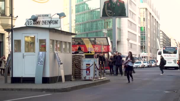 Checkpoint Charlie Berlijn Duitsland Februari 2019 Checkpoint Charlie Oude Grensovergang — Stockvideo