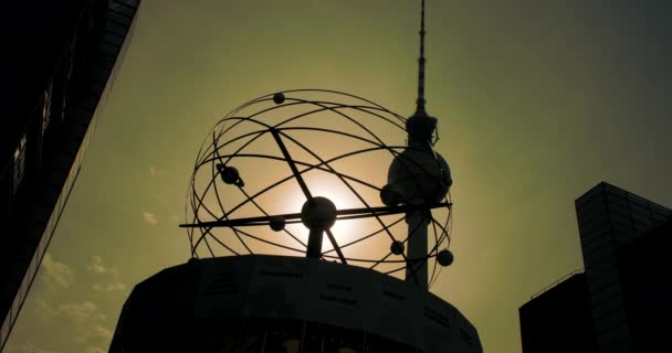 World Clock Berliner Fernsehturm Television Tower Sunset Alexanderplatz Berlin Germany — стокове відео