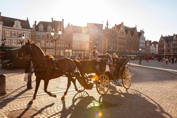 Brügge Belgien August 2014 Tourist Bei Einer Stadtrundfahrt Einer Pferdekutsche — Stockfoto